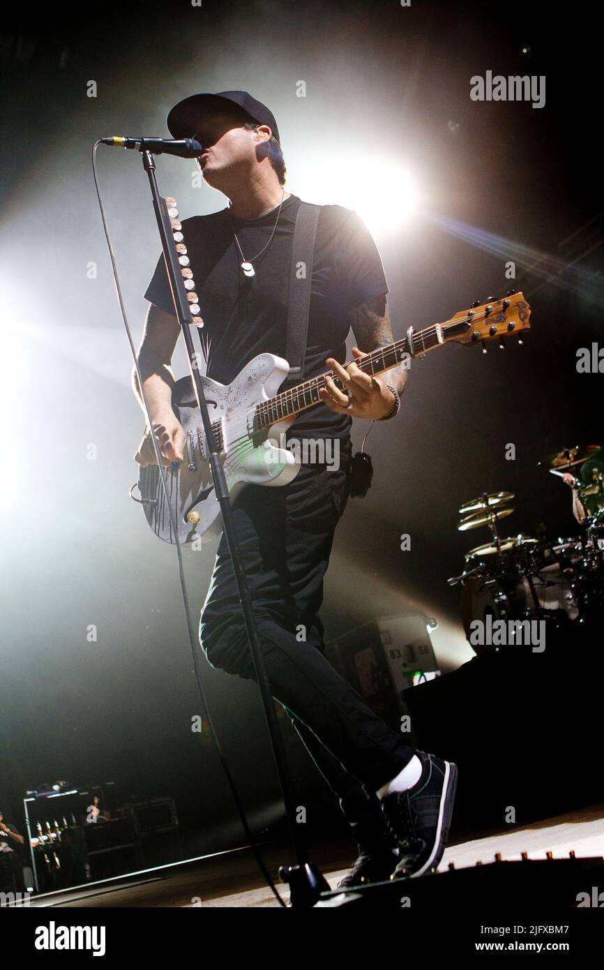 Tom DeLonge von Blink 182 tritt in der Motorpoint Arena in Cardiff, Wales, auf. 10. Juli 2012 Stockfoto