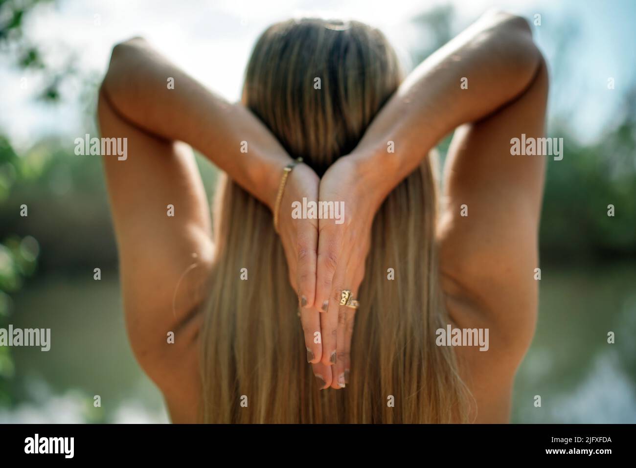 Yoga-Morgenübung im Park Stockfoto