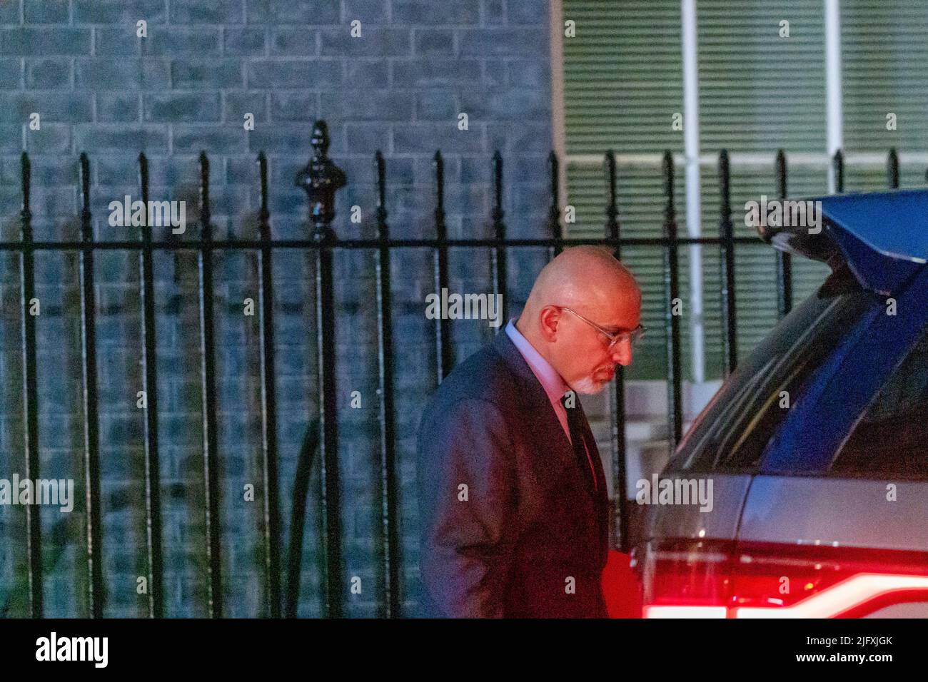 London, Großbritannien. 5.. Juli 2022. Nadhim Zahawi, ehemaliger Bildungsminister, verlässt die Downing Street 10, nachdem er nach dem Rücktritt von Rishi Sunak, Schatzkanzler, zum Kanzler ernannt wurde, Quelle: Ian Davidson/Alamy Live News Stockfoto