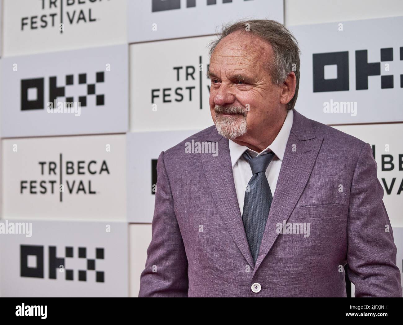 NEW YORK, NY, USA - 16. JUNI 2022: Paul Guilfoyle nimmt an der Tribeca Festival-Premiere von "The Good House" im BMCC Tribeca Performing Arts Center Teil. Stockfoto