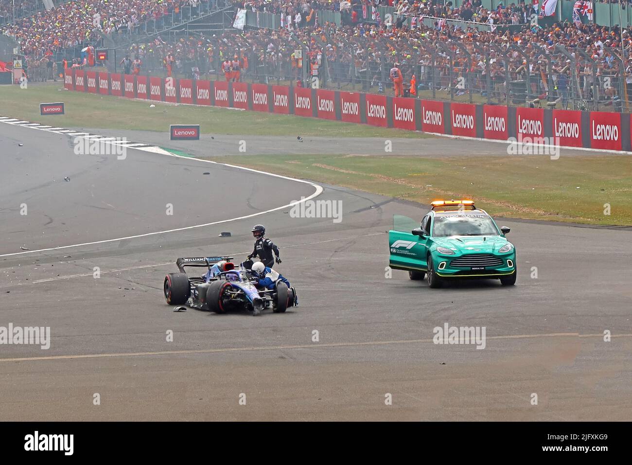 Silverstone F1 GP Crash, zu Beginn des Rennens, Juli 2022, Silverstone Circuit, Silverstone, Towcester, Northamptonshire, England, Großbritannien, NN12 8TL Stockfoto