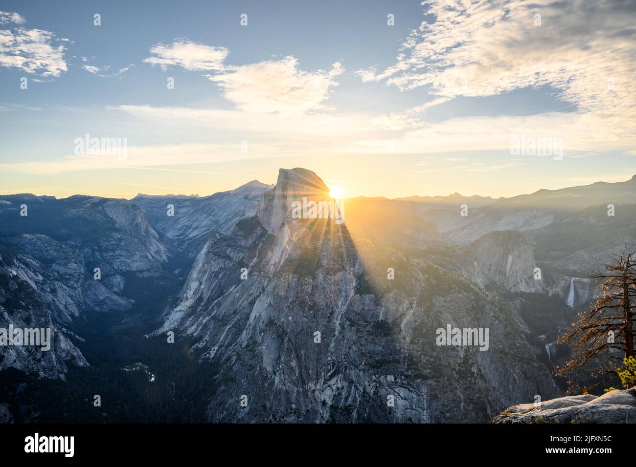 Eine Luftaufnahme des Glacier Point gegen den Sonnenuntergang Stockfoto