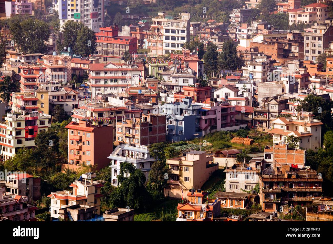 Blick auf Kathmandu vom Swayambhunath (Monkey Temple). Kathmandu ist die Hauptstadt und das größte städtische Agglomerat Nepals. Stockfoto