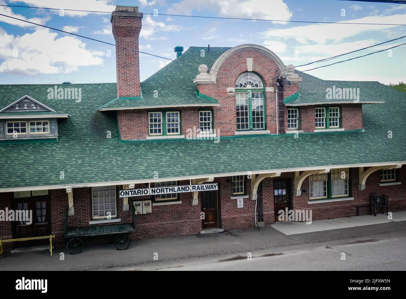 Der Bahnhof Cobalt ist ein ehemaliger Bahnhof in der Stadt Cobalt in Ontario und war eine Haltestelle für die Northlander-Züge von Ontario Northland Stockfoto