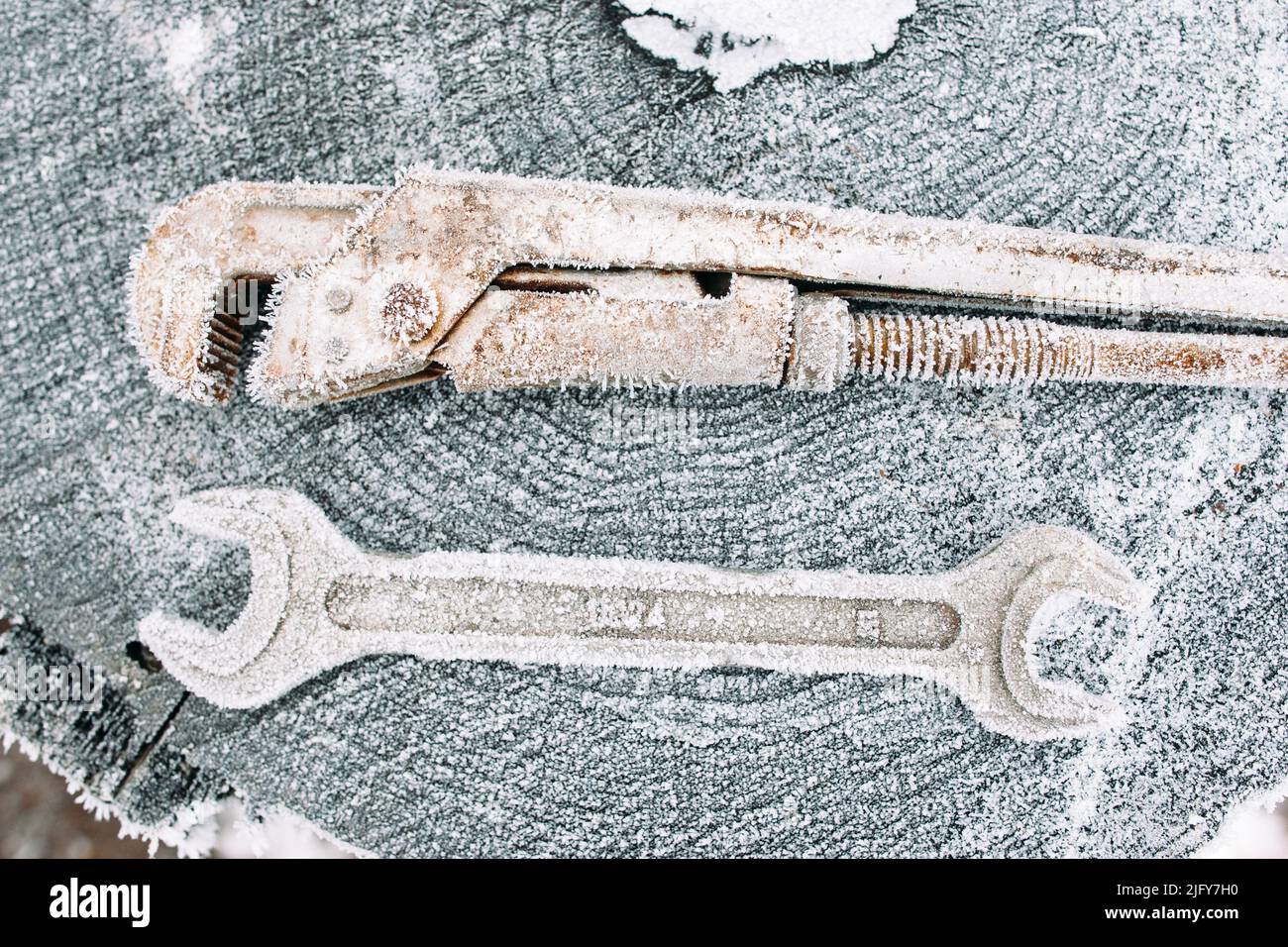 Frostiger, verstellbarer Schraubenschlüssel für mechanische Instrumente Stockfoto