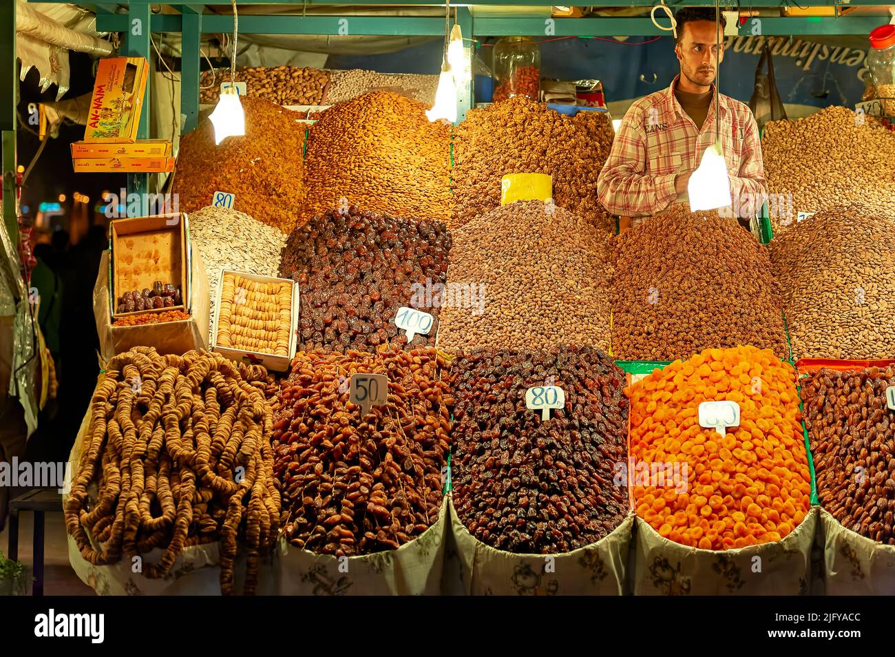 Marokko Marrakesch. Trockenobststand Stockfoto