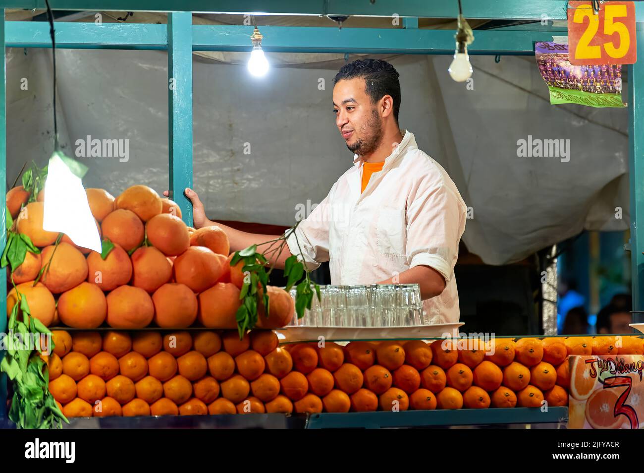 Marokko Marrakesch. Orangensaft stand Stockfoto
