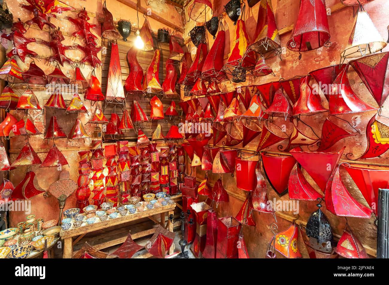 Marokko Marrakesch. Marokkanische Kronleuchter Shop Stockfoto