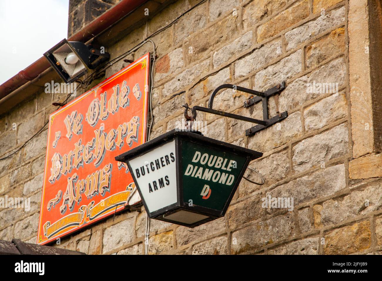 Melden Sie sich für Double Diamond Bier im alten Metzgerei Reapsmoor im Staffordshire Moorland im Peak District an Stockfoto
