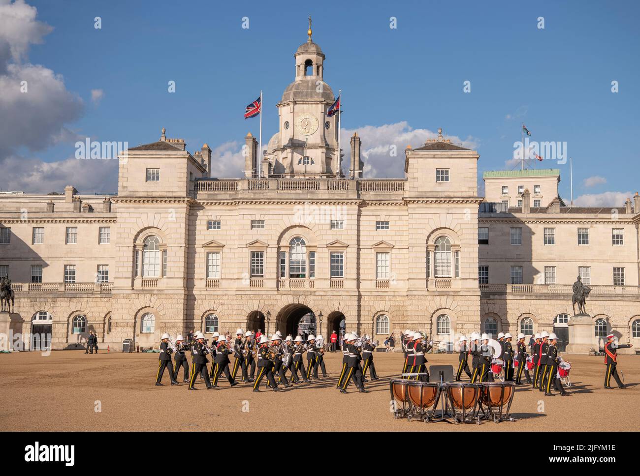 Horse Guards Parade, London, Großbritannien. 5. Juli 2022. Das Military Musical Spectacular 2022 der britischen Armee bringt die weltbekannten Massed Bands der Household Division auf der Horse Guards Parade zusammen, um die Queen und den Commonwealth in ihrem Platin-Jubiläumsjahr zu feiern. Bild: The Royal British Legion Band & Corps of Drums Romford. Quelle: Malcolm Park/Alamy Live News Stockfoto