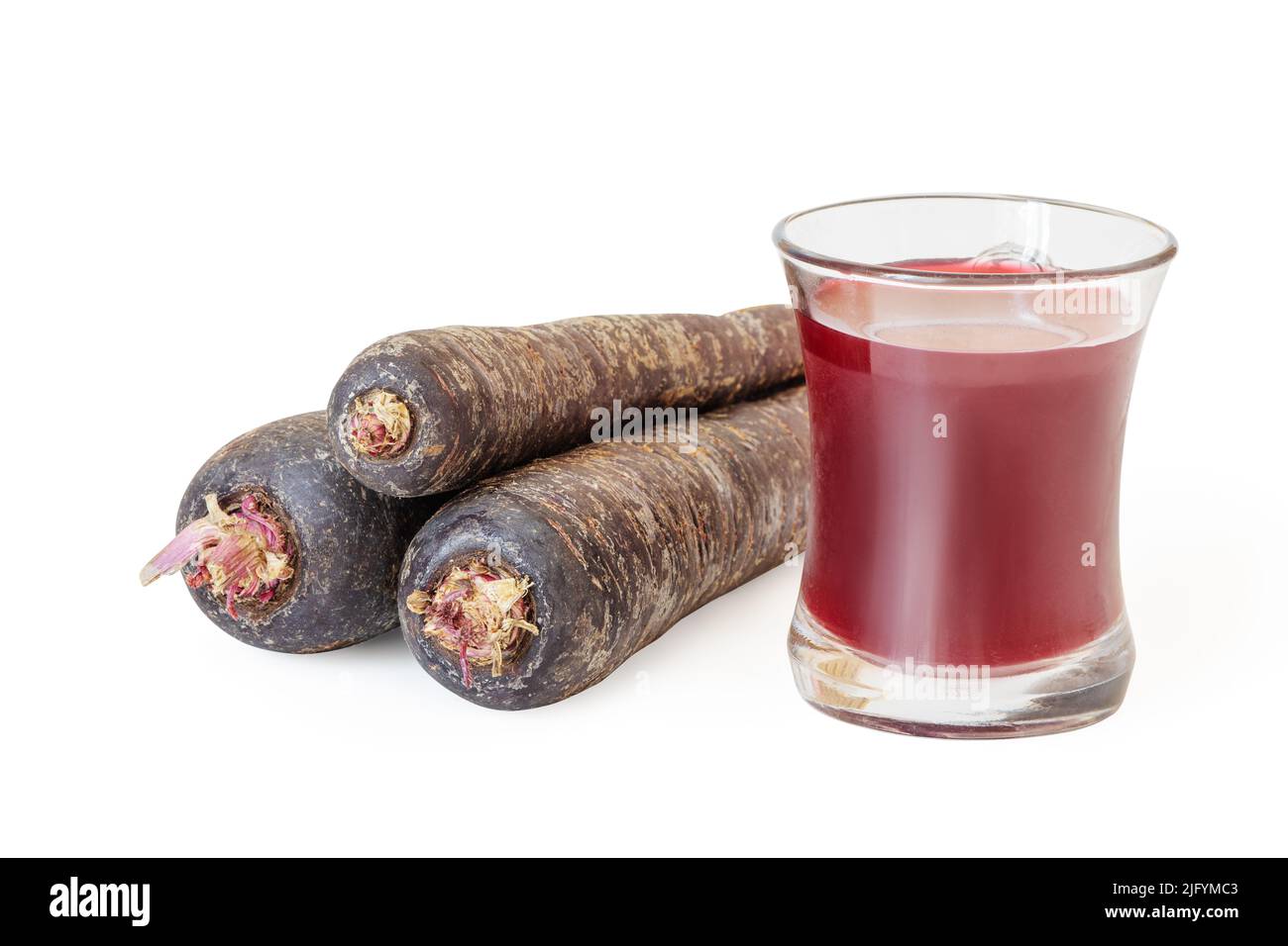 Beliebtes türkisches traditionelles Getränk Salgam oder Shalgam, hergestellt aus fermentiertem Saft von Rüben und schwarzen Karottenwurzeln. Heilung von Kater und Verdauung PR Stockfoto