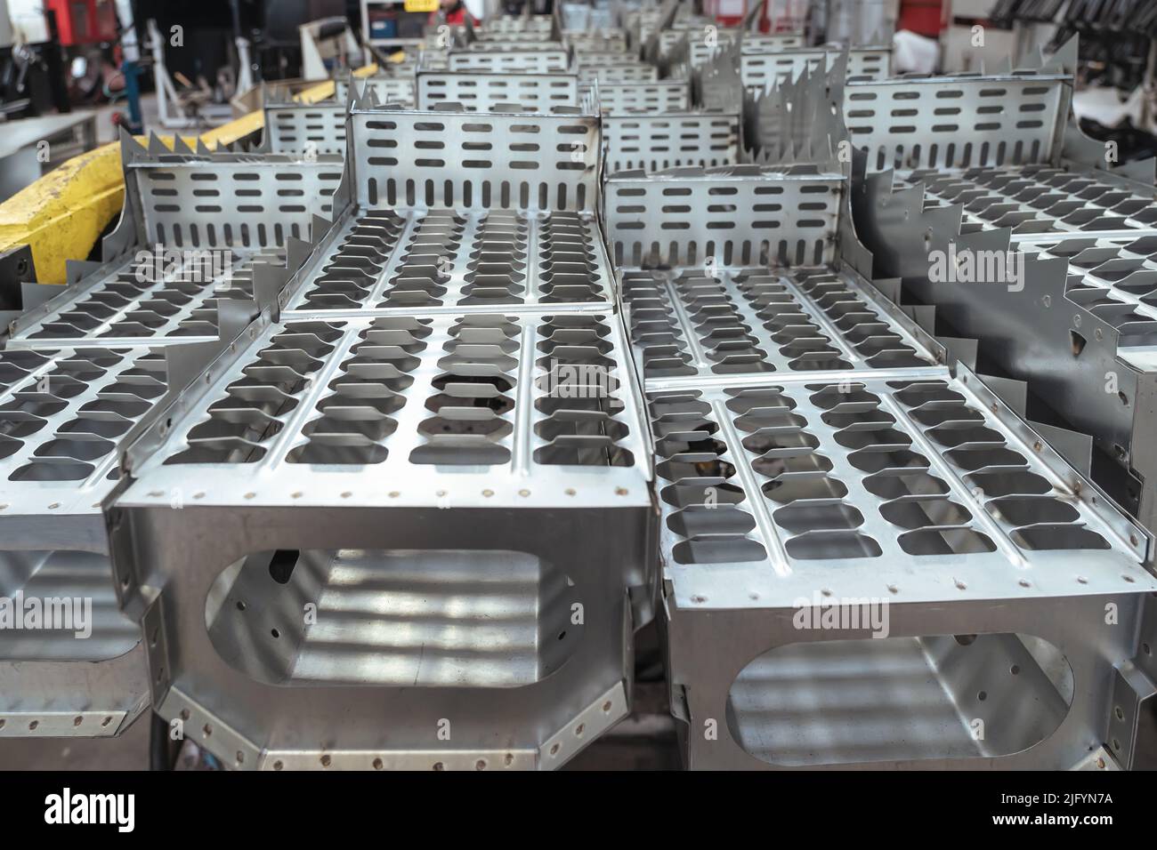 Teile von modernen Erntemaschinen für die Ernte in der Anlage für die Produktion von Landmaschinen. Stockfoto