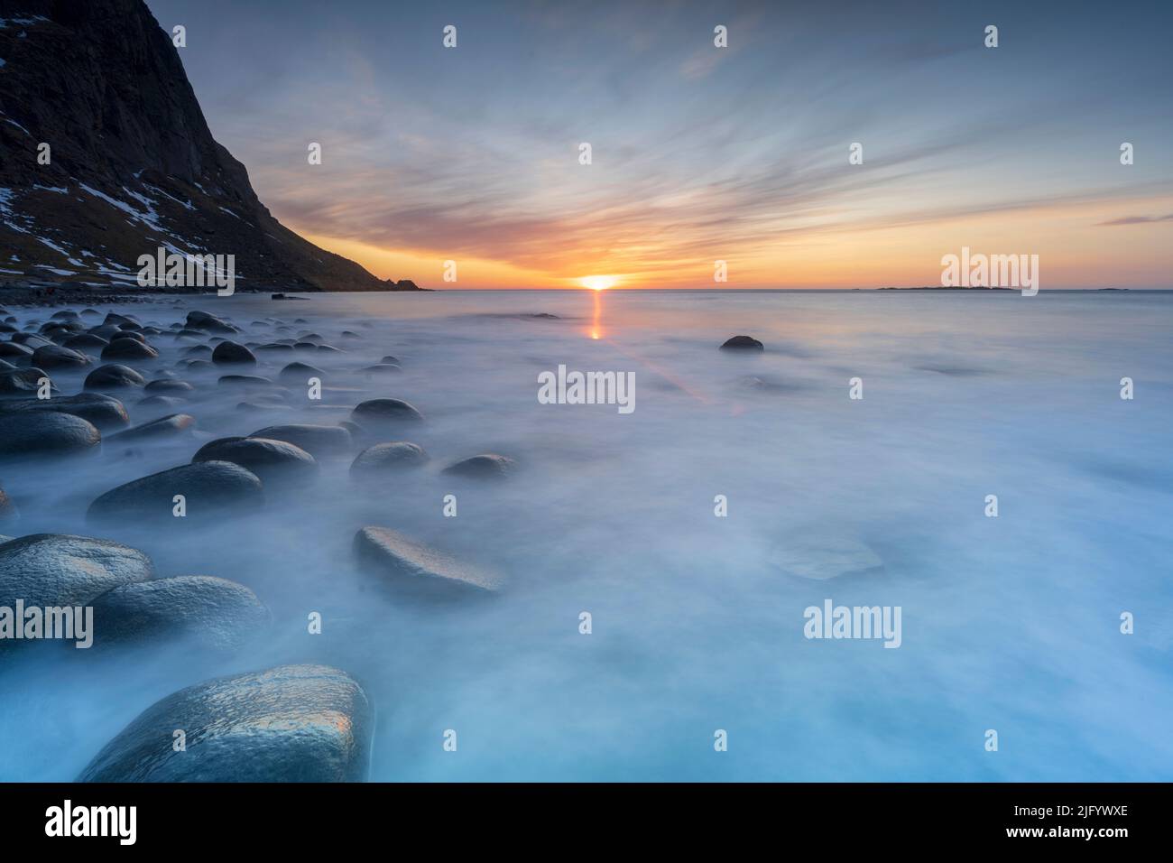 Utakleiv Strand bei Sonnenuntergang, Vestvavoy, Nordland County, Lofoten Islands, Norwegen, Skandinavien, Europa Stockfoto