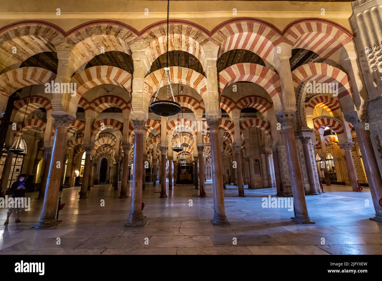 Säulen und zweistufige Bögen, große Moschee (Mezquita) und Kathedrale von Cordoba, UNESCO-Weltkulturerbe, Cordoba, Andalusien, Spanien, Europa Stockfoto