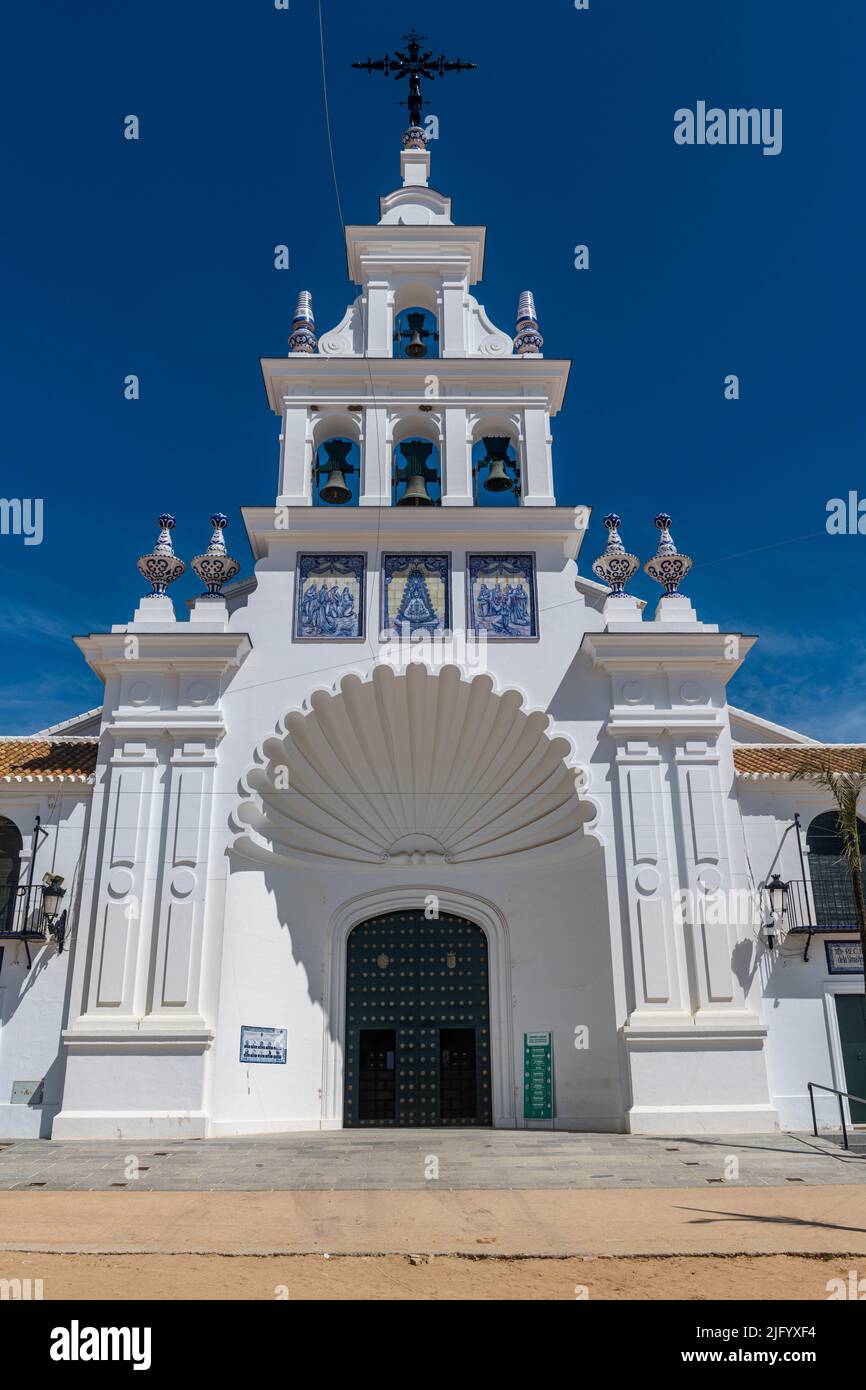 Santuario de Nuestra Senora del Rocio, El Rocio, UNESCO-Weltkulturerbe, Donana-Nationalpark, Andalusien, Spanien, Europa Stockfoto