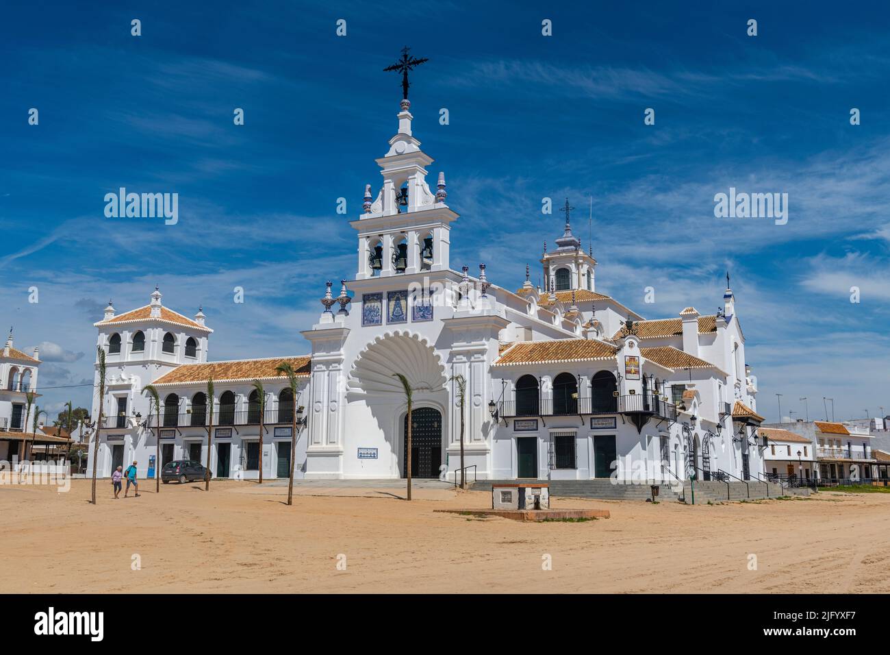 Santuario de Nuestra Senora del Rocio, El Rocio, Nationalpark Donana, UNESCO-Weltkulturerbe, Andalusien, Spanien, Europa Stockfoto
