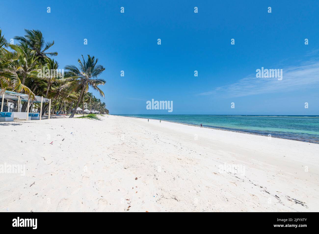 Weißer Sand von Diani Beach, Kenia, Indischer Ozean, Ostafrika, Afrika Stockfoto