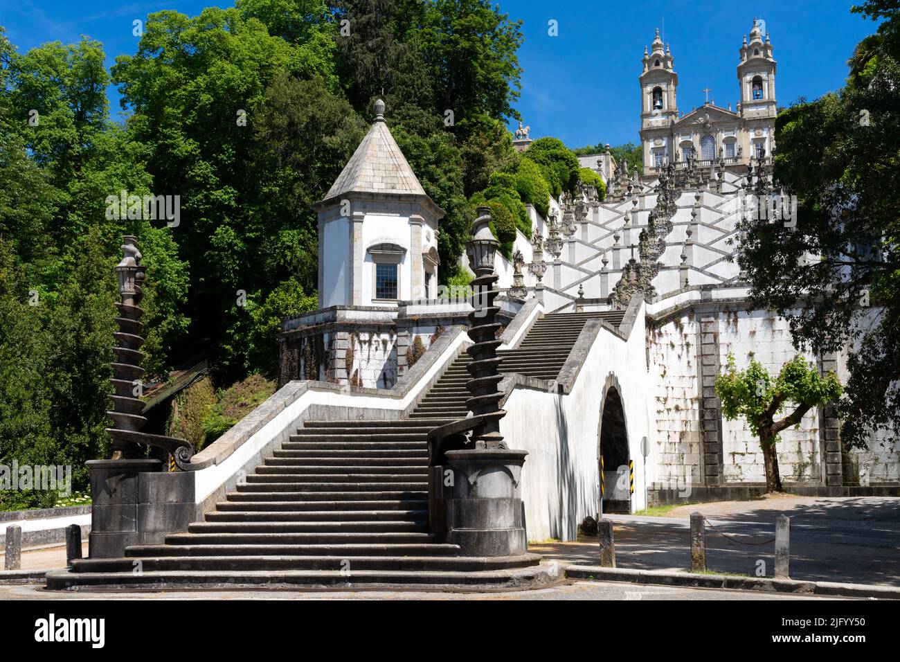 Basilika und berühmte Treppen von Bom Jesus (der gute Jesus), in der Stadt Braga, in der Region Minho in Portugal, Europa Stockfoto