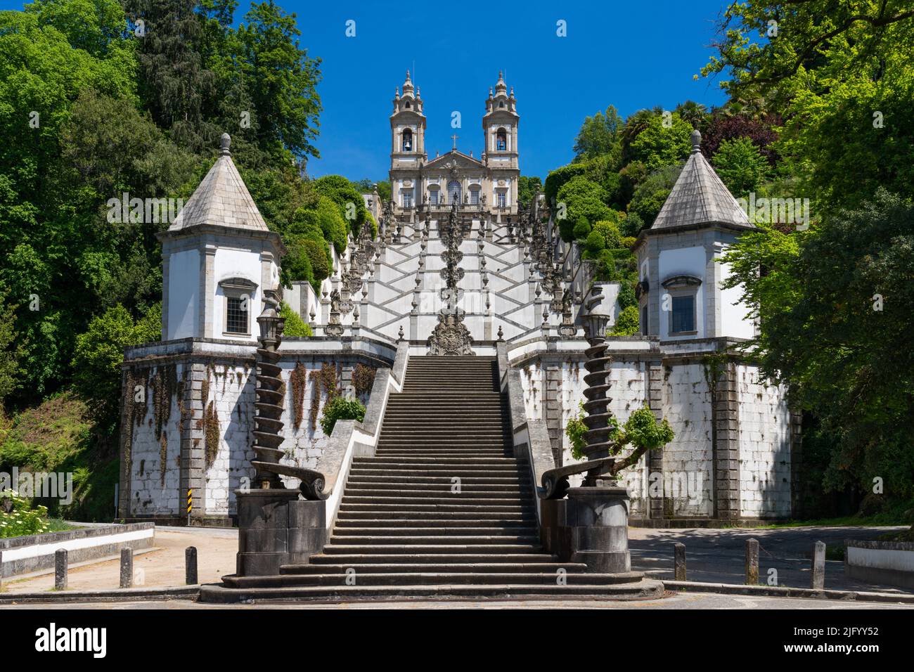 Basilika und berühmte Treppen von Bom Jesus (der gute Jesus), in der Stadt Braga, in der Region Minho in Portugal, Europa Stockfoto