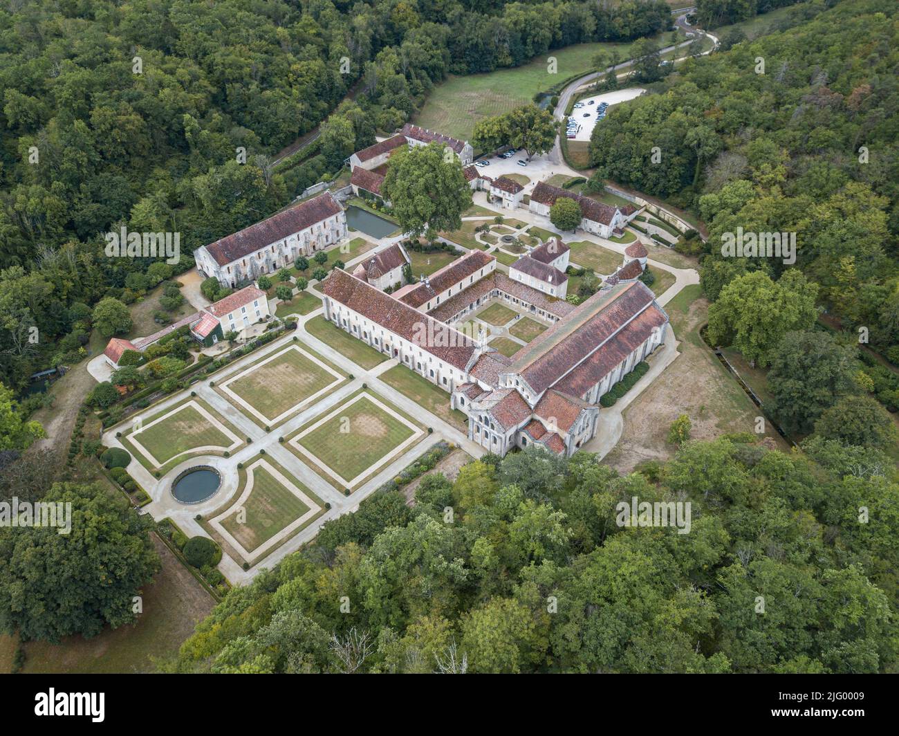Luftaufnahme der Abtei von Fontenay, UNESCO-Weltkulturerbe, Marmagne, Cote-d'Or, Frankreich, Europa Stockfoto