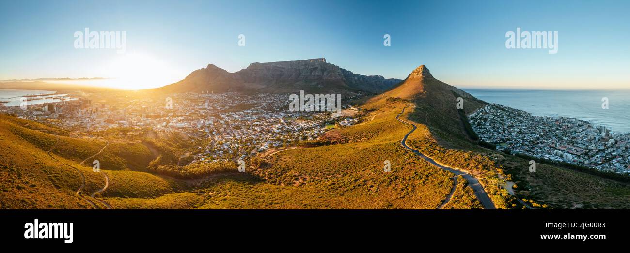 Luftaufnahme vom Signal Hill bei Sonnenaufgang, Kapstadt, Westkap, Südafrika, Afrika Stockfoto