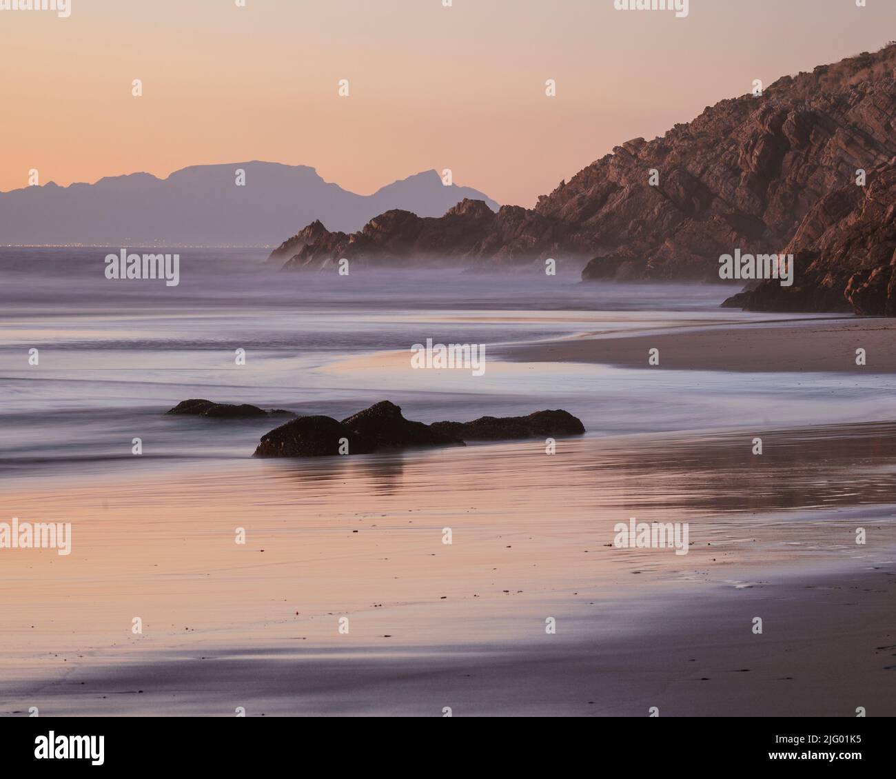 Abenddämmerung am Kogel Bay Beach, Westkap, Südafrika, Afrika Stockfoto