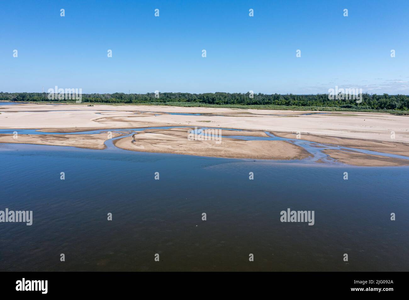 Niedriger Wasserstand in der Weichsel, Auswirkungen der Dürre aus der Vogelperspektive Stockfoto
