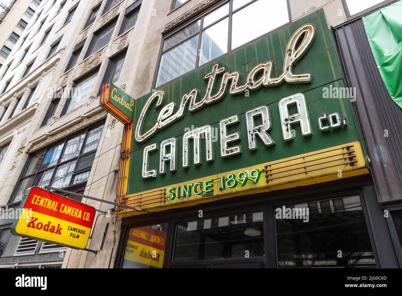 Die Central Camera Company ist ein lokaler, familiengeführter Kameraladen in der Innenstadt von Chicago, der seit 1899 gegründet wird. Stockfoto Die Central Camera Company ist ein lokaler, familiengeführter Kameraladen in der Innenstadt von Chicago, der seit 1899 gegründet wird. Stockfoto