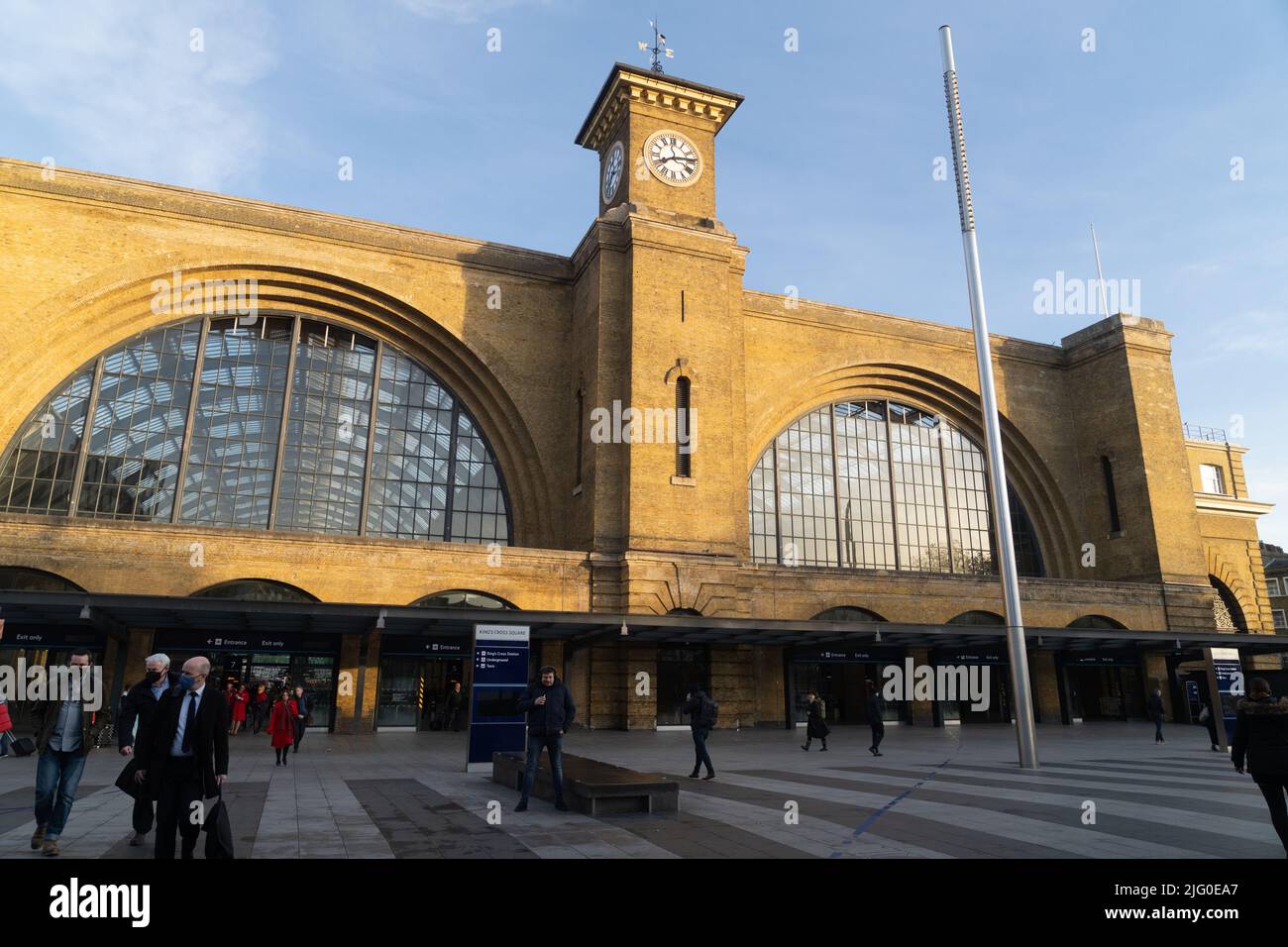 Der Bahnhof King's Cross, auch bekannt als London King's Cross, ist eine Endstation für Personenbeförderungen im Londoner Stadtteil Camden Stockfoto