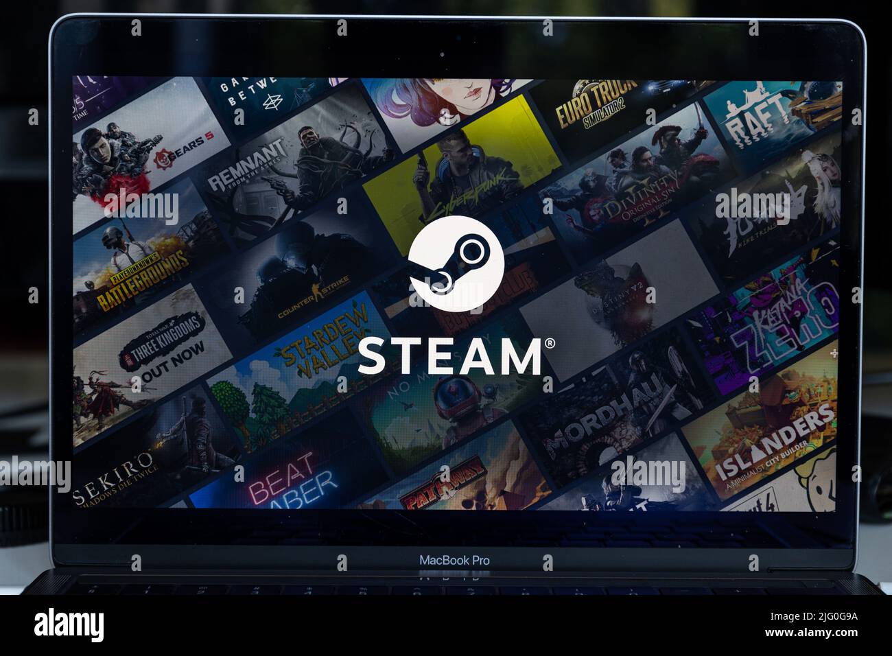 Steam-App auf dem PC-Bildschirm. Steam ist ein digitaler Videospiel-Distributionsdienst und Storefront von Valve. Stockfoto