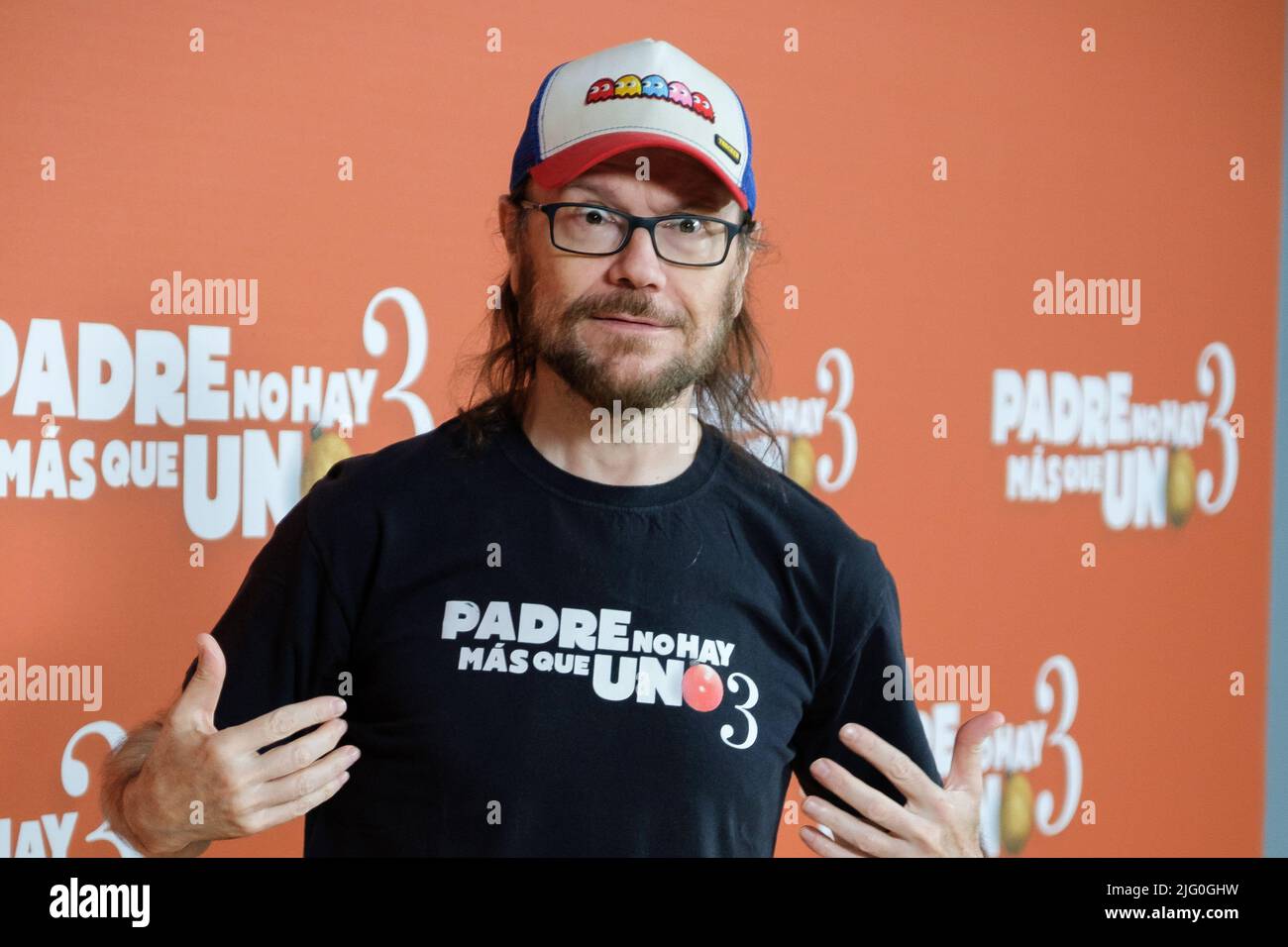 Madrid, Spanien. 06.. Juli 2022. Santiago Segura nimmt am Fotocall „Padre No Hay Mas Que Uno 3“ im Santo Domingo Hotel in Madrid Teil. (Foto: Atilano Garcia/SOPA Images/Sipa USA) Quelle: SIPA USA/Alamy Live News Stockfoto