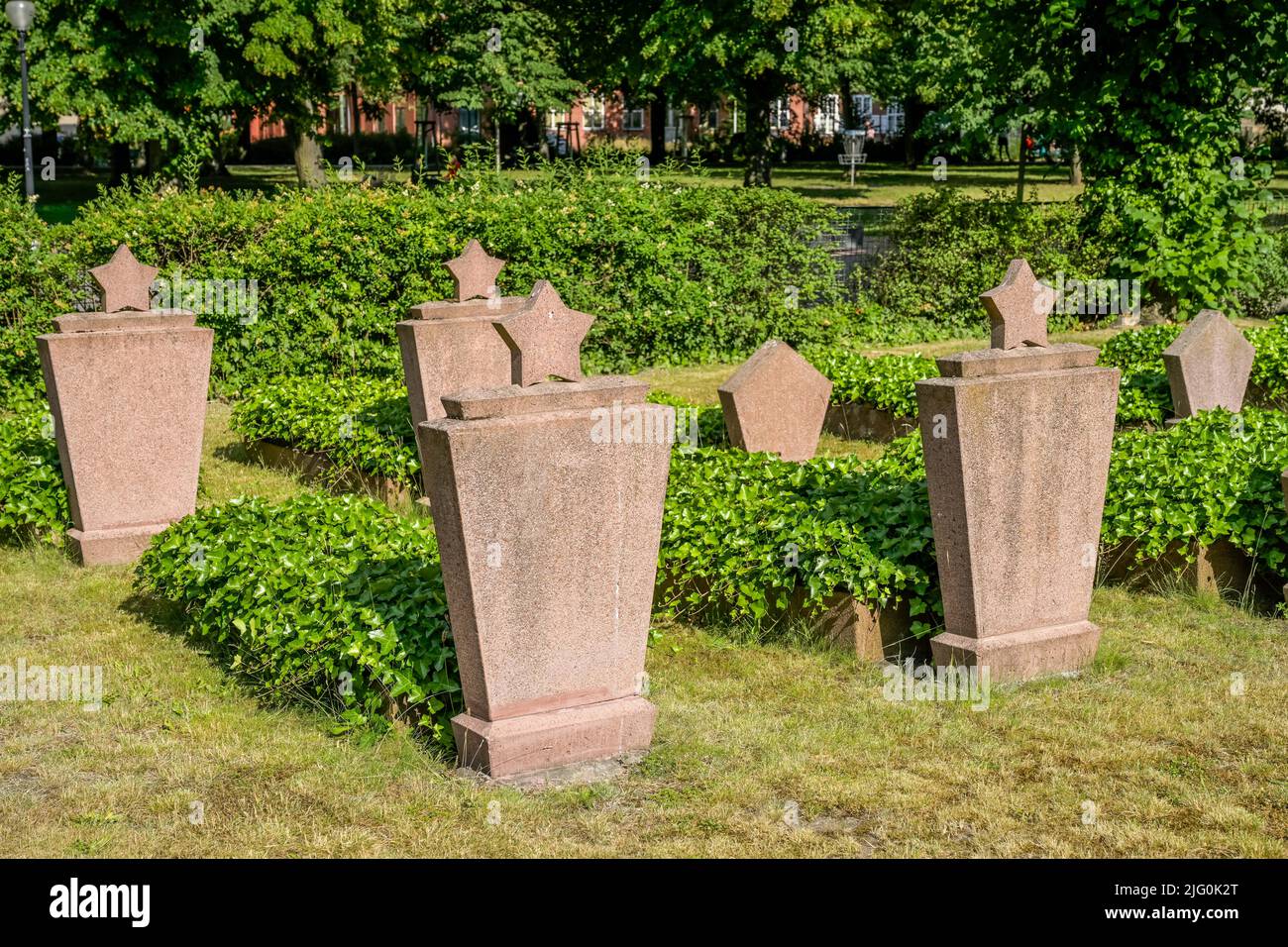 Officiersgräber, Sowjetischer Ehrenfriedhof, Bassinplatz, Potsdam, Brandenburg, Deutschland Stockfoto