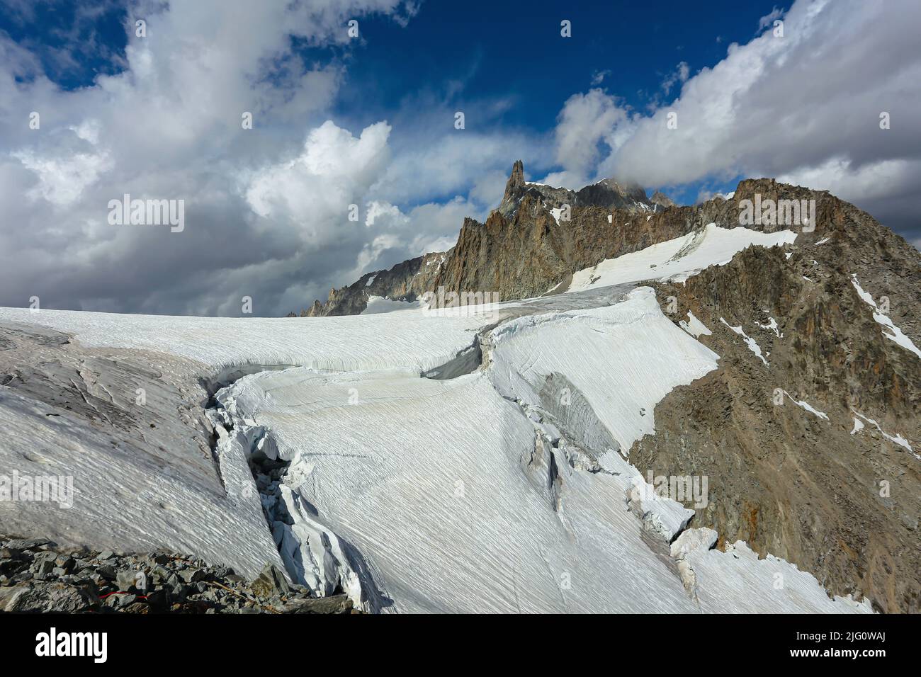 Einsturzgefahr durch den Gletscher Planpincieux auf der italienischen Seite des Mont-Blanc-Massivs Stockfoto