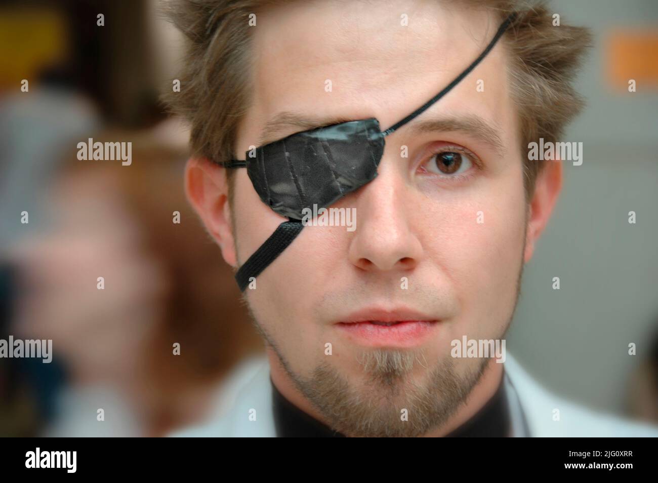 Die Leute auf der MegaCon kleiden und handeln wie Figuren, die sie zum Spaß bewundern und solche aus Fantasy- und Science-Fiction-SCFI und Filmen Stockfoto