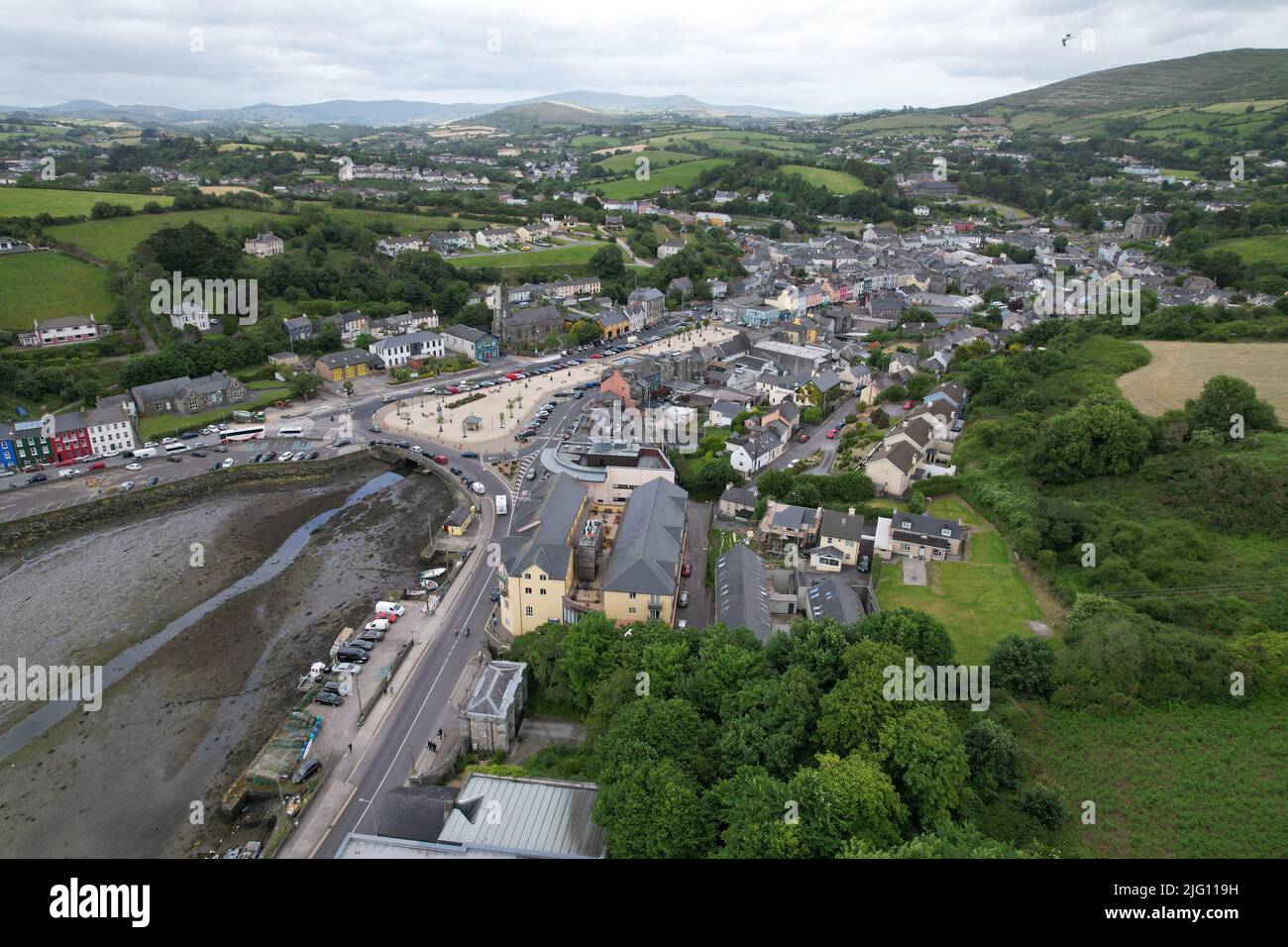 Bantry Stadt im Südwesten der Grafschaft Cork, Irland Luftdrohnenansicht Stockfoto