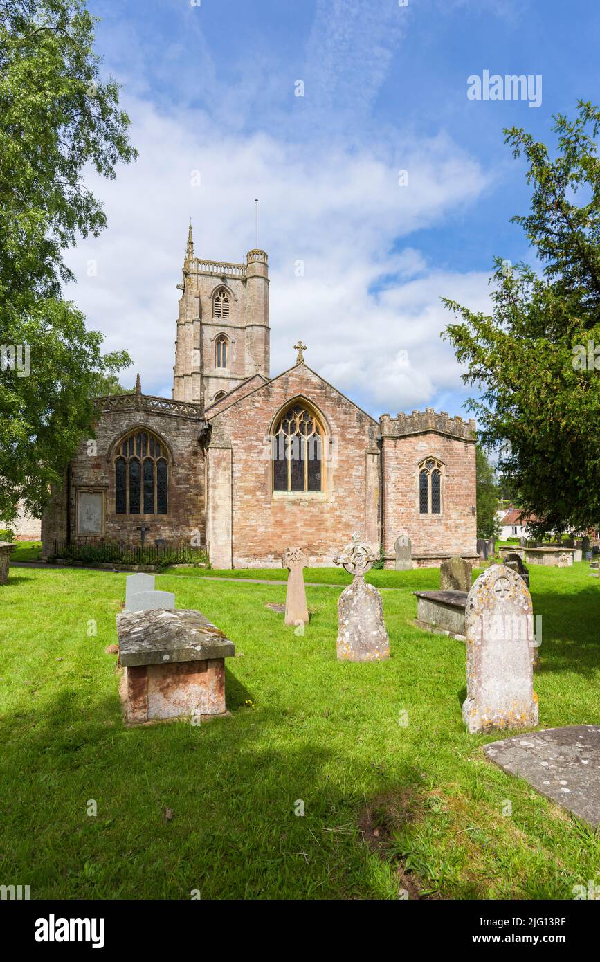 Die Kirche des hl. Andreas im Dorf Chew Magna, Somerset, England. Stockfoto