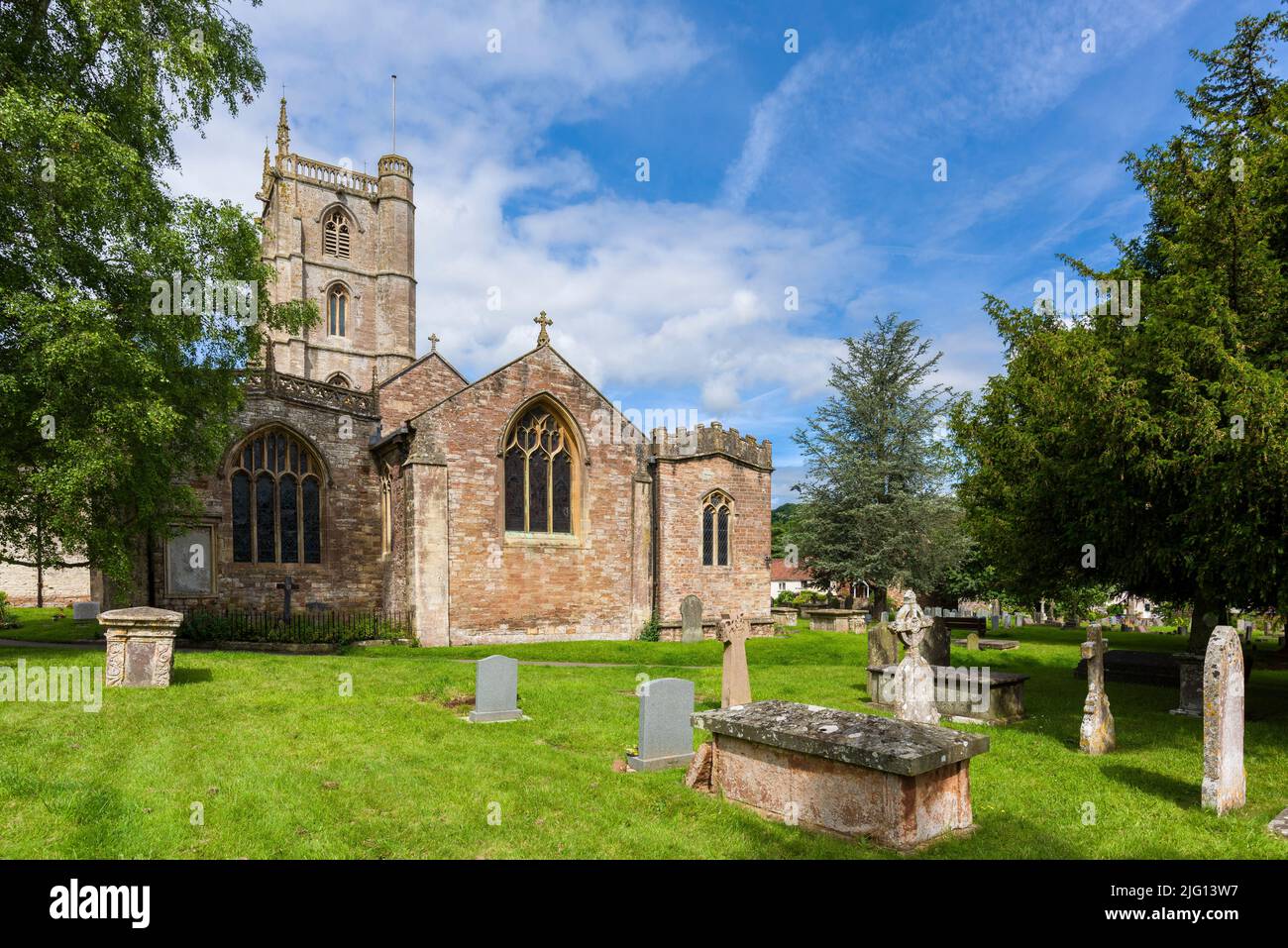 Die Kirche des hl. Andreas im Dorf Chew Magna, Somerset, England. Stockfoto