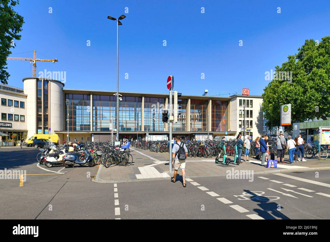 Heidelberg, Deutschland - Juli 2022: Eingang des Heidelberger Hauptbahnhofs Stockfoto