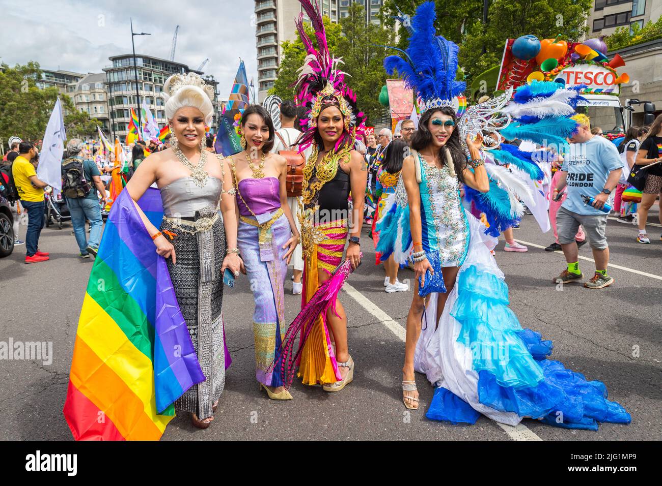 Ostasiatische Teilnehmer in Pride in London verkleidet Stockfoto