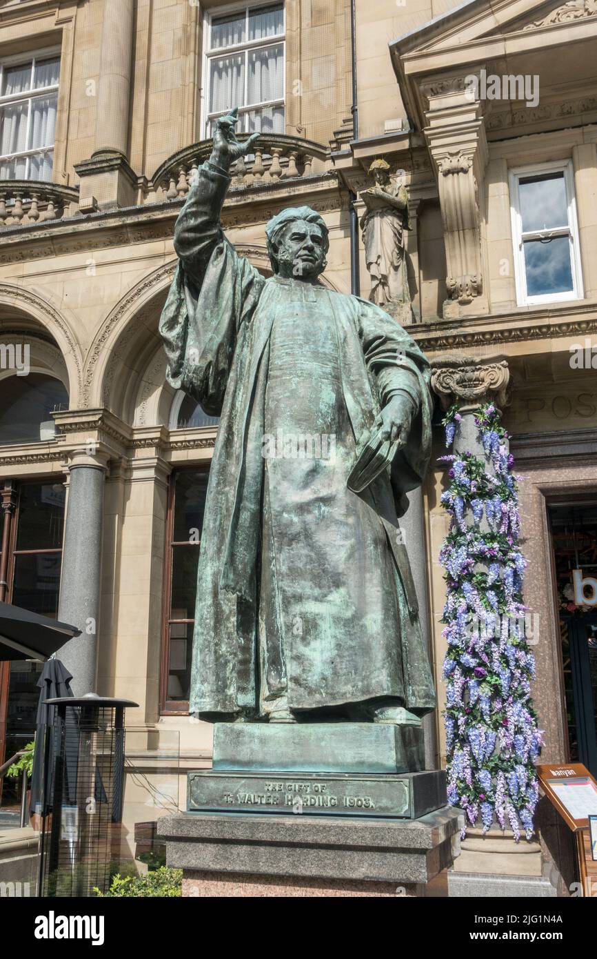 Statue von Dr. Walter Hook im Stadtzentrum von Leeds, West Yorkshire, Großbritannien. Stockfoto