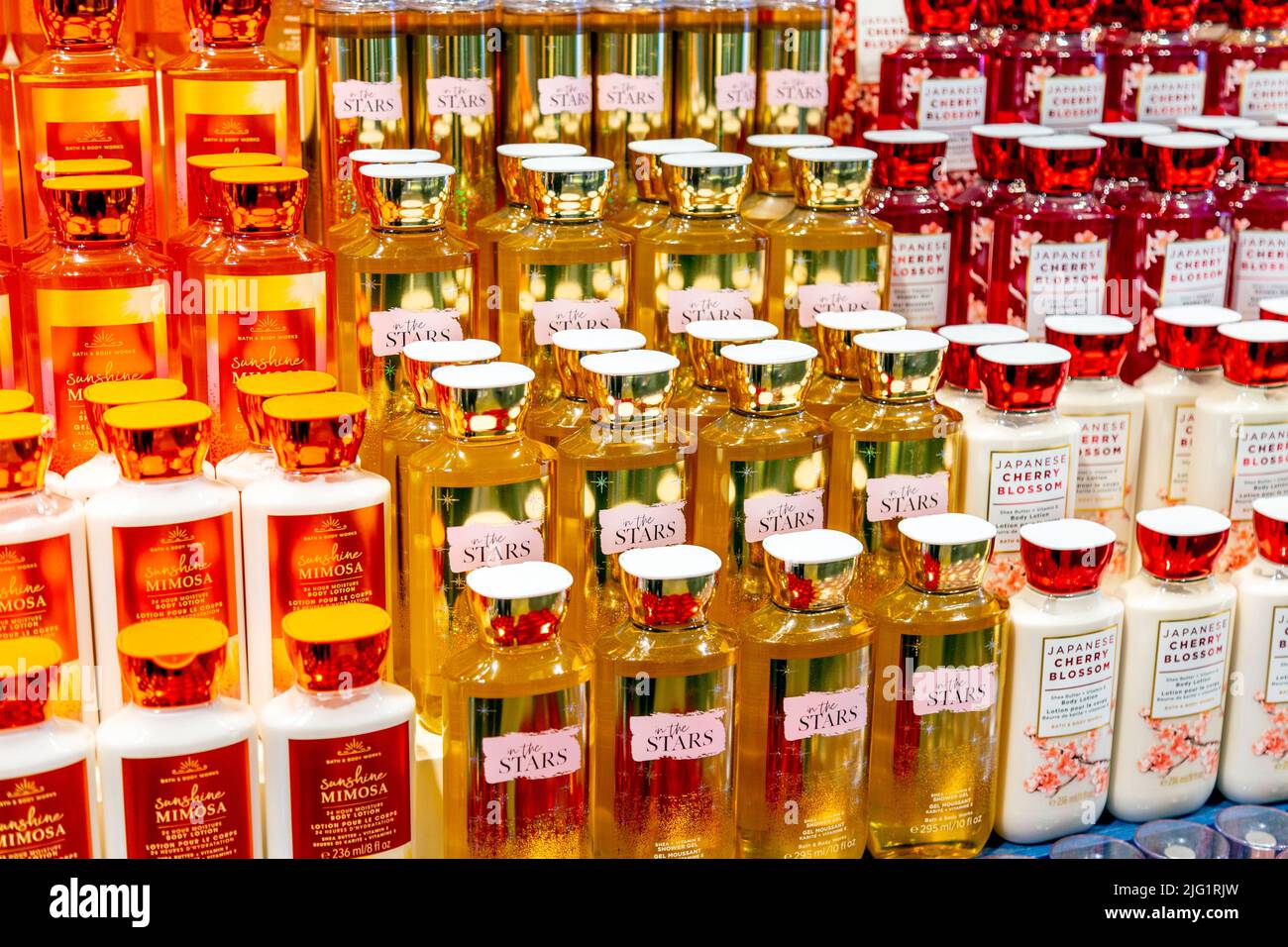 Seifen und Körperlotionen in Flaschen im Bath & Body Works-Geschäft im Einkaufszentrum Zlote Tarasy, Warschau, Polen Stockfoto