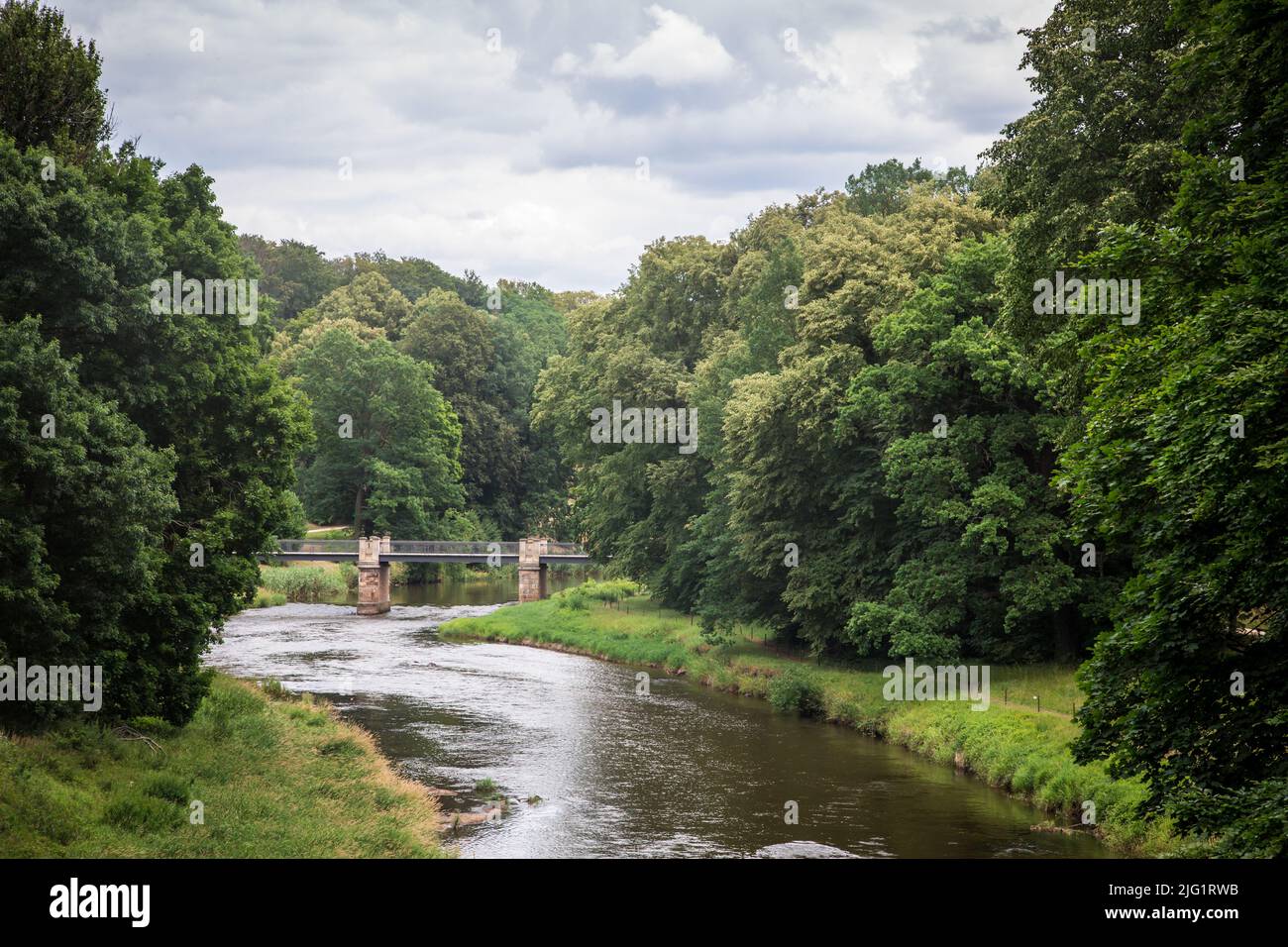 Bad Muskau Park, Brücke über den Lusatian Fluss Neisse Stockfoto