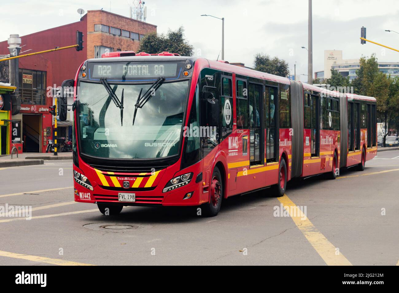 Avenida Calle 80, Bogotá Colombia, Busse des massiven Transmilenio-Systems, 2. Juli 2022 Stockfoto