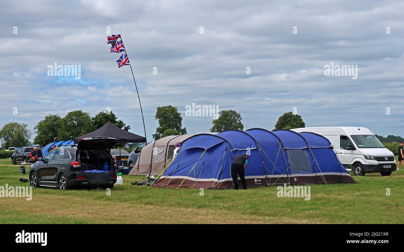 Campingplatz in Silverstone Woodlands, Zelte und Fahrzeughöhe, Silverstone Woodlands , Northamptonshire, England, Großbritannien Stockfoto