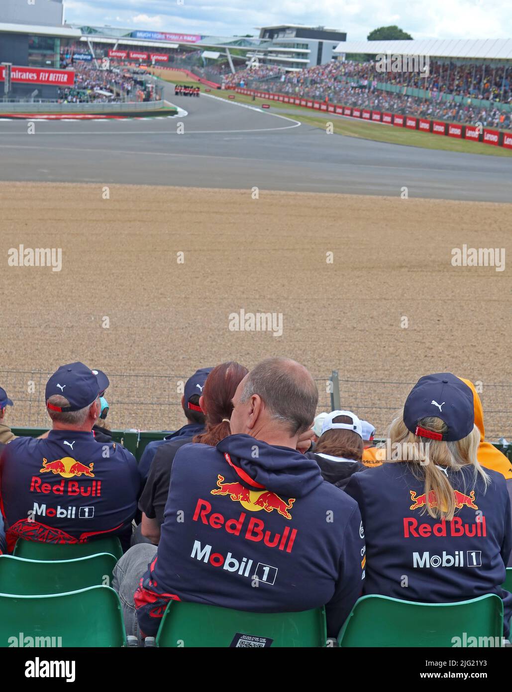 Red Bull-Rennen, Fans auf dem Silverstone Circuit für den Grand Prix 2022 F1, Silverstone, Towcester, Northamptonshire, England, Großbritannien, NN12 8T Stockfoto