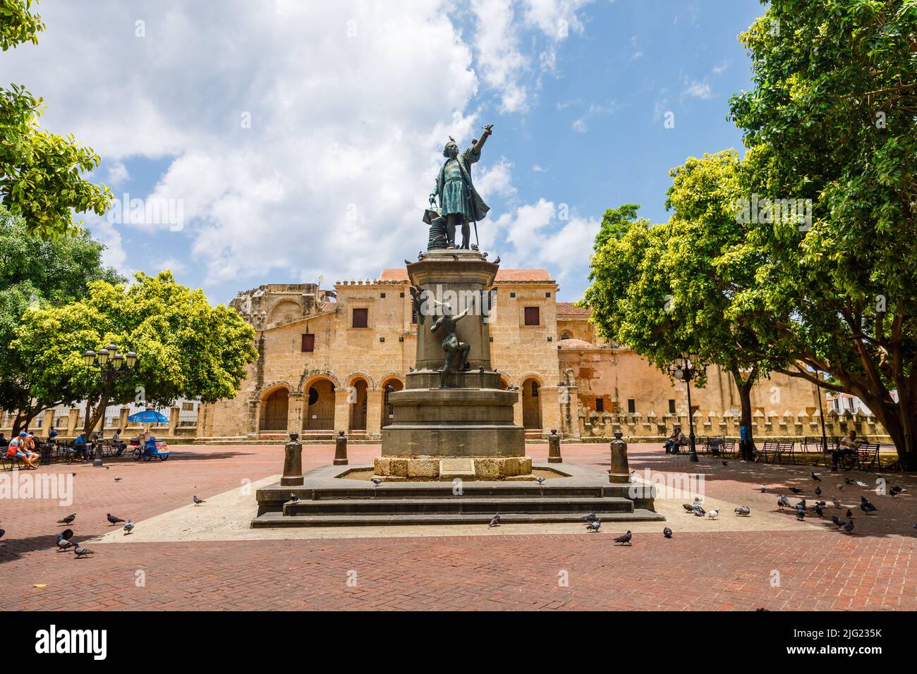 Kolumbus-Statue und Kathedrale, Parque Colon, Santo Domingo. Dominikanische Republik. Stockfoto