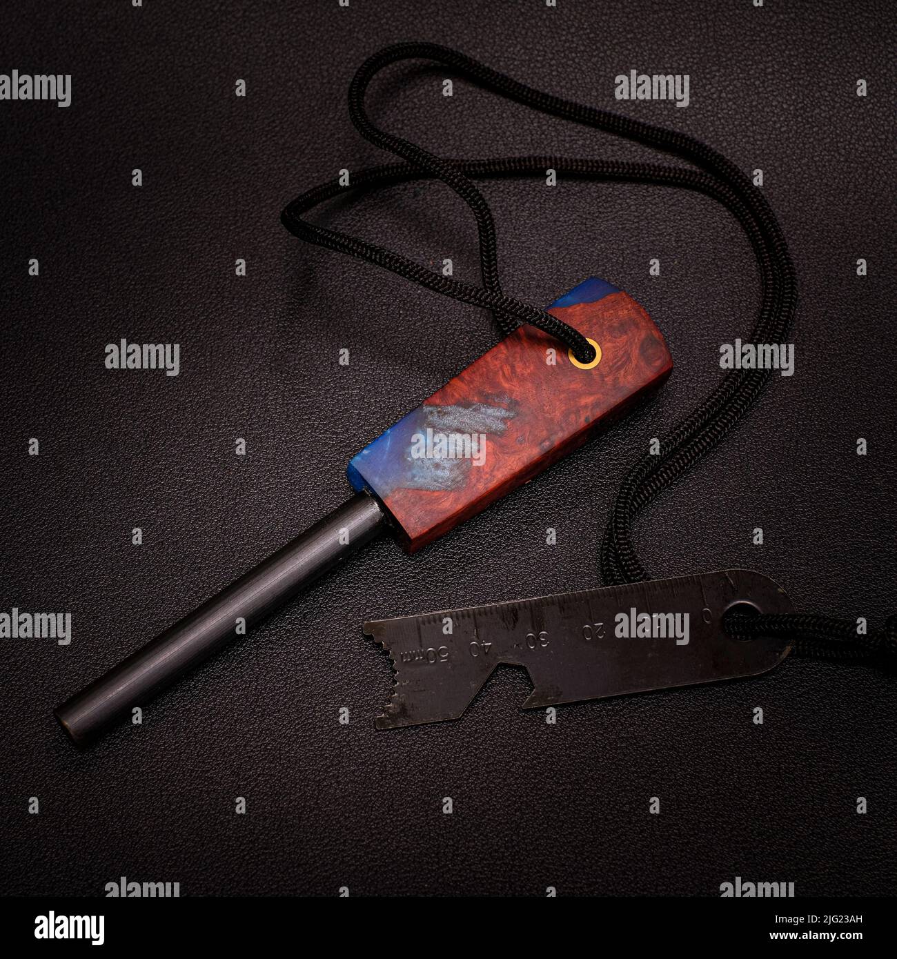 Survival Tool Ferrocerium Flint Feuerzeug Feuerstarter Magnesiumstab Stockfoto