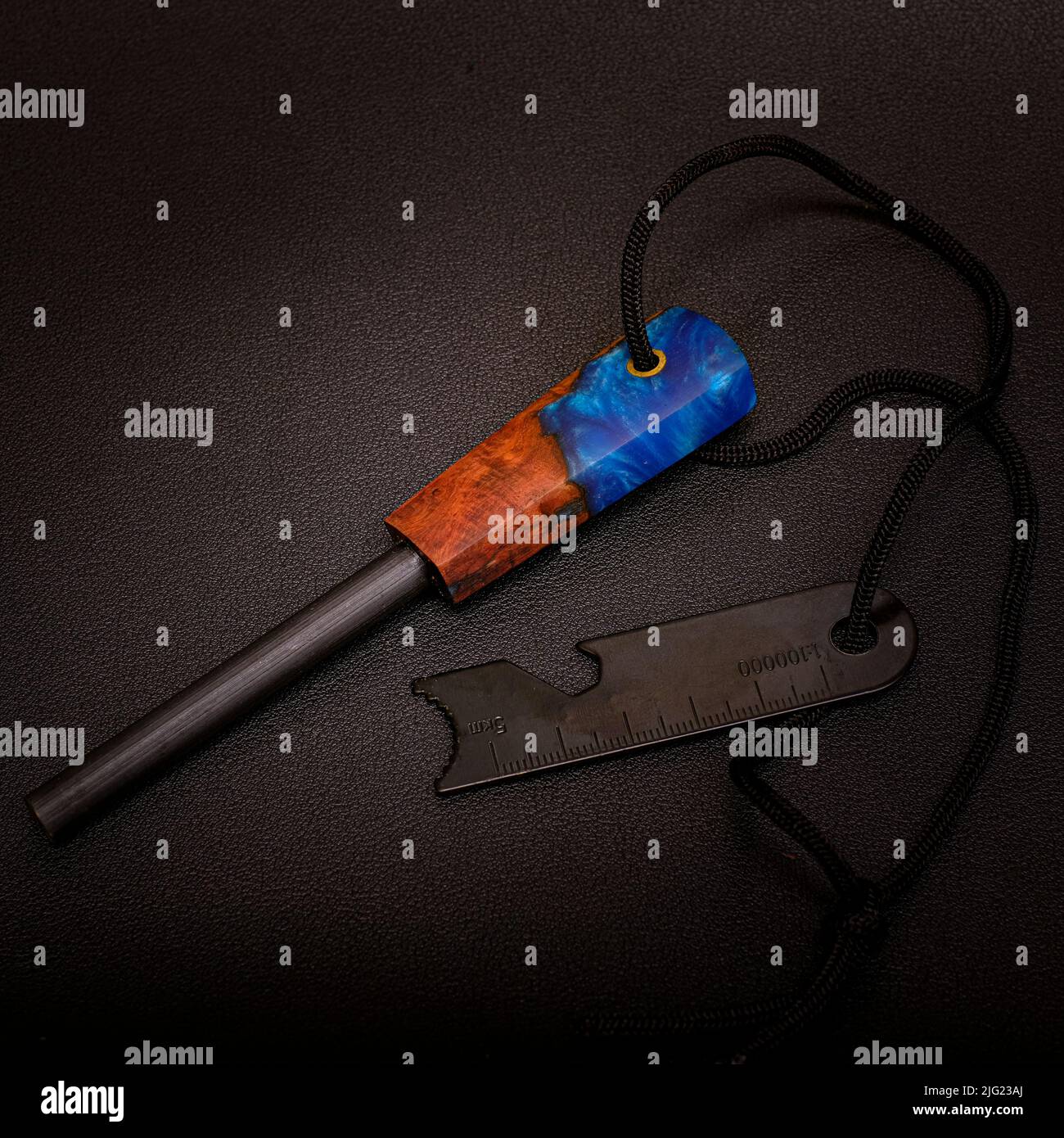 Survival Tool Ferrocerium Flint Feuerzeug Feuerstarter Magnesiumstab Stockfoto