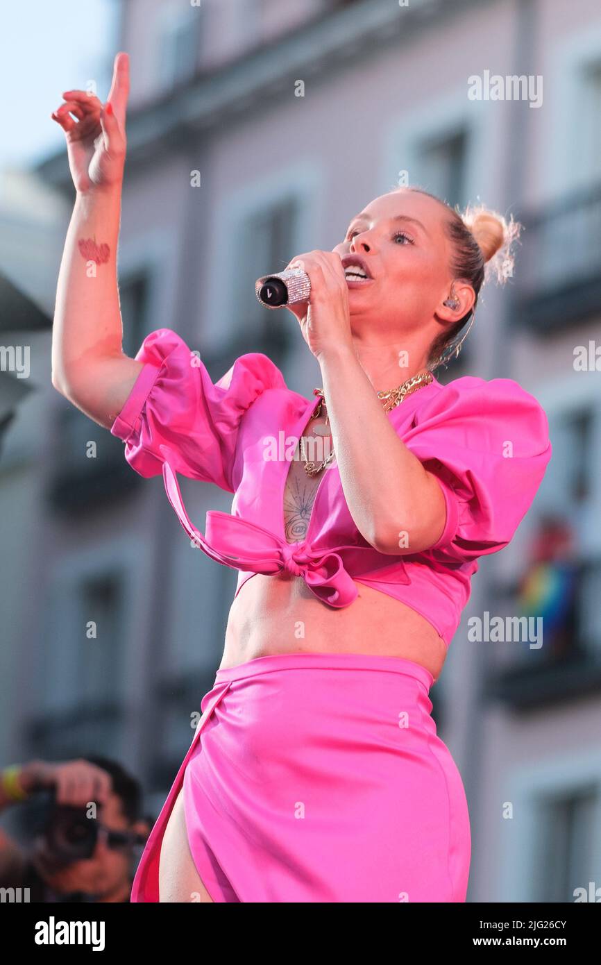 Madrid, Spanien. 06.. Juli 2022. Die Sängerin Soraya Arnelas tritt beim LGTB Pride in Madrid auf. (Foto: Atilano Garcia/SOPA Images/Sipa USA) Quelle: SIPA USA/Alamy Live News Stockfoto