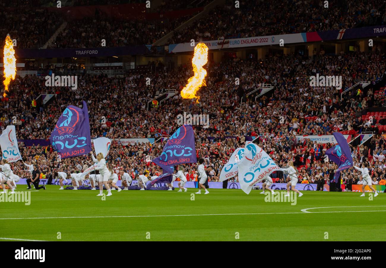 Manchester, Großbritannien. 6.. Juli 2022, Old Trafford, Manchester, England: Europäisches Fußballturnier für Frauen; England gegen Österreich: Eröffnungszeremonie des UEFA-Turniers Credit: Action Plus Sports Images/Alamy Live News Stockfoto